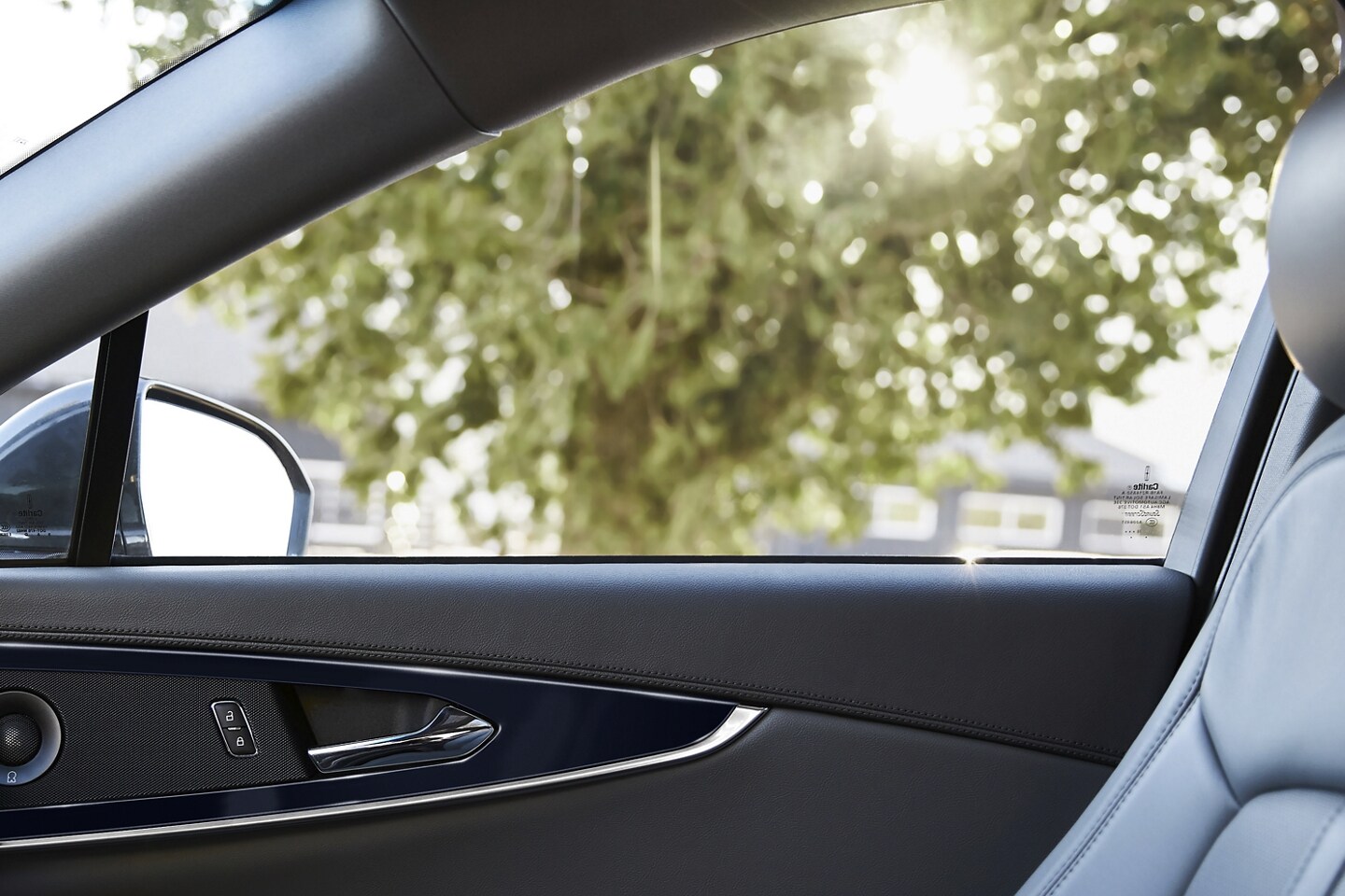 The front-passenger window of a 2023 Lincoln Nautilus® SUV is shown with a good view of the acoustic glass