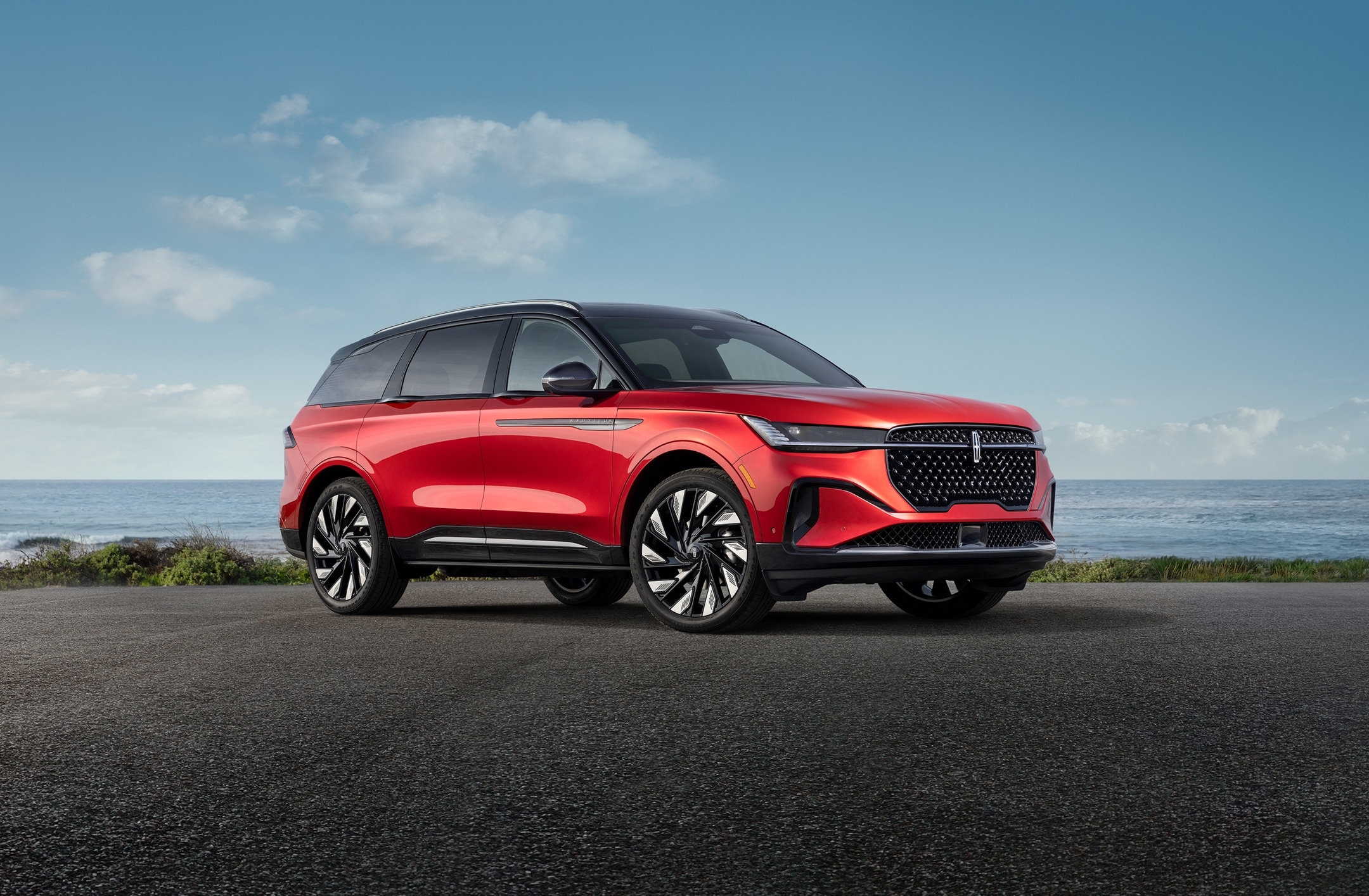 A 2024 Lincoln Nautilus SUV is shown with the available Sport Appearance Package
