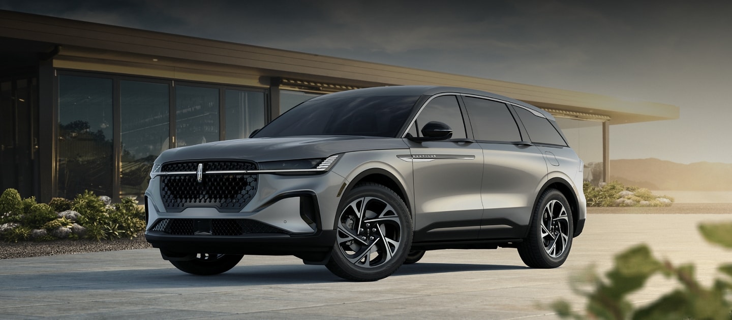 An image of a 2026 Lincoln Nautilus with clickable hot spots with more feature information